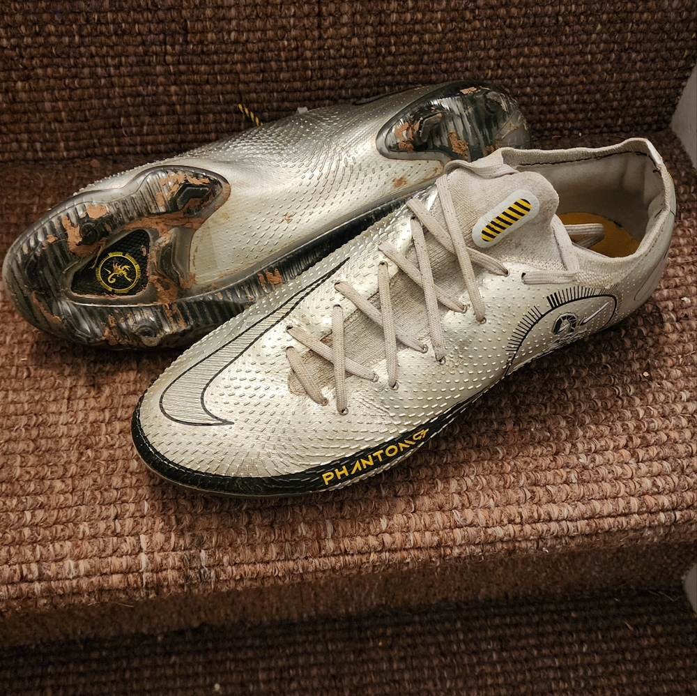 Nike Phantom GT FG soccer